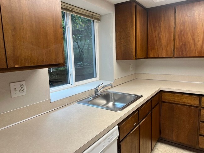 Building Photo - 280 SE Donnelly Ln