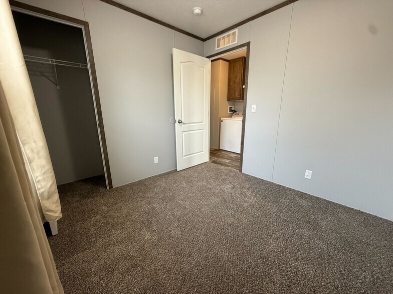 Building Photo - 11987 Springbrook Ct