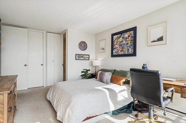 Building Photo - 345 W Fullerton Pkwy