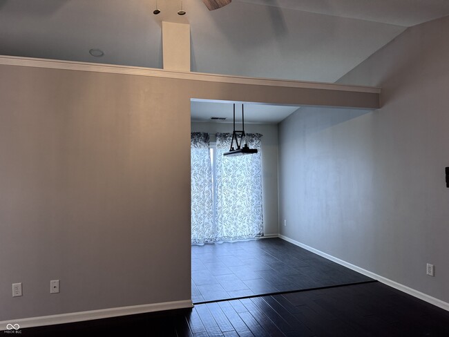 Building Photo - 1206 W Sheffield Dr