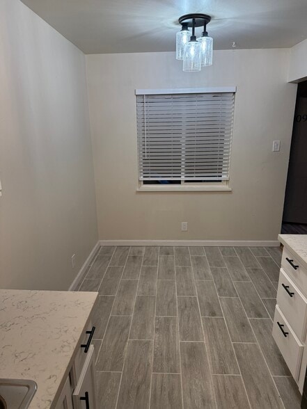 Building Photo - 5809 Alameda Ave