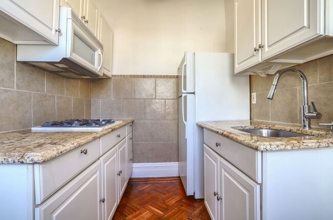 Building Photo - 207 Jewett Ave