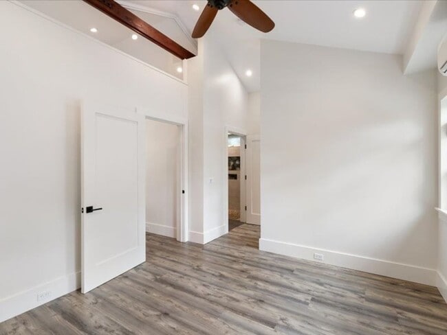Building Photo - W/D, AC, Modern Design, Recently Built, Si...