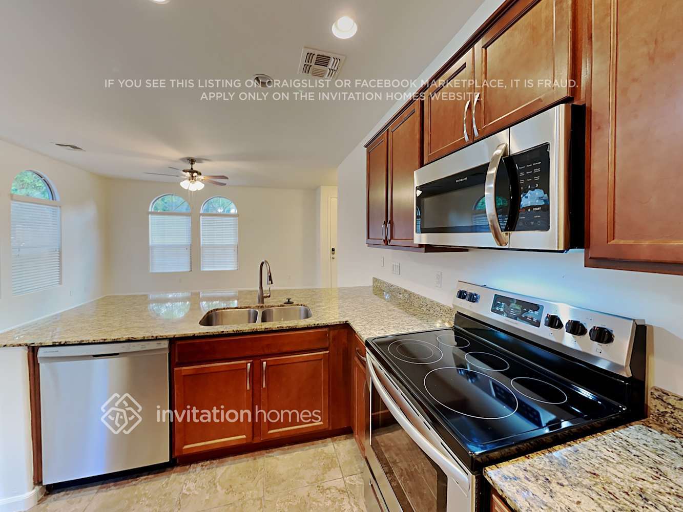 Building Photo - 1383 S Ponderosa Dr