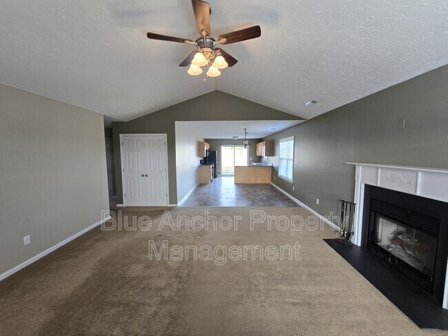 Building Photo - 333 Rose Bud Ln