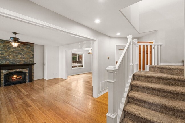 Building Photo - Spacious 3-Bedroom Home in Sought-After Valley West