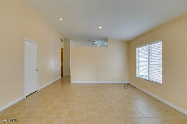 Building Photo - 744 Gritty Garnet Ave