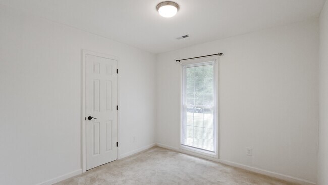 Building Photo - 3132 Fields Dr