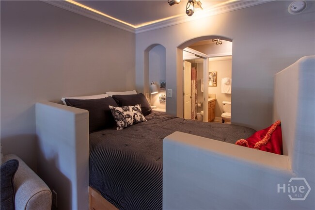 Building Photo - 760 E Campus Rd