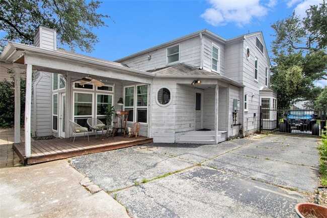 Building Photo - 2522 Wordsworth St