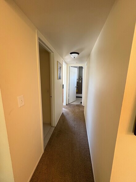 Building Photo - 212 Princeton Dr