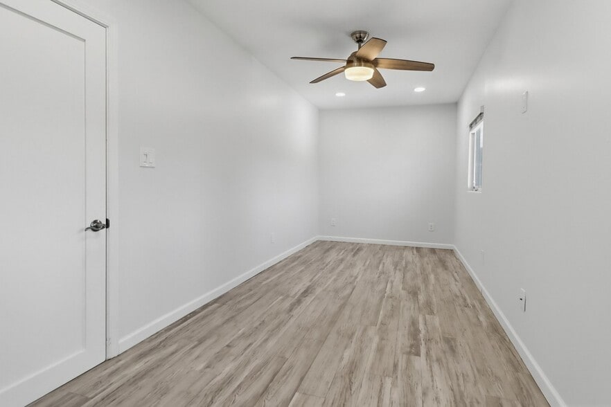 Bedroom - 9234 -9236 Winter Gardens Blvd