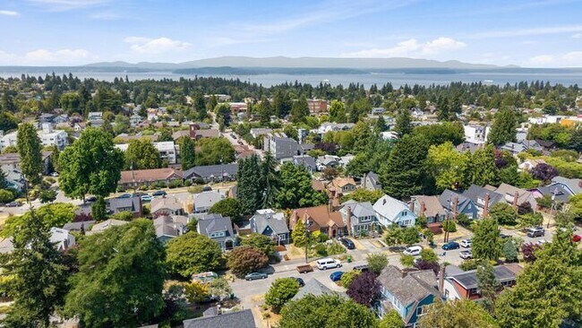 Building Photo - Gorgeous Remodeled West Seattle Craftsman w/ Air Conditioning