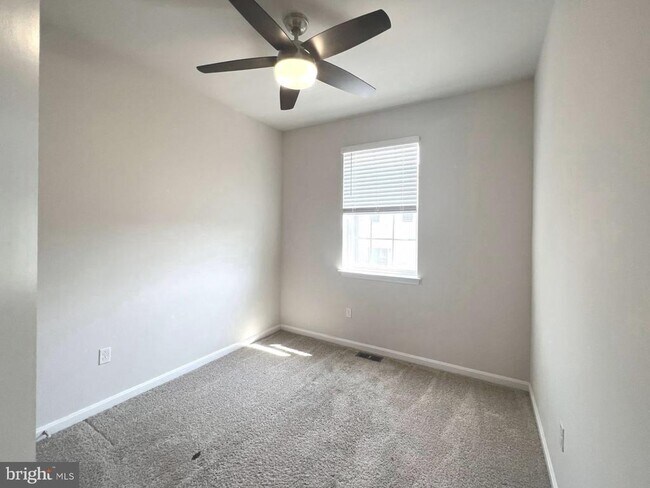 Building Photo - 2013 Thornbrook Wy