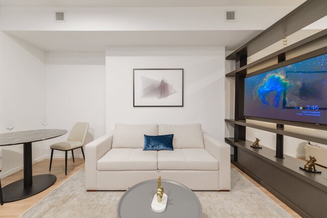 Building Photo - 398 NE 5th St