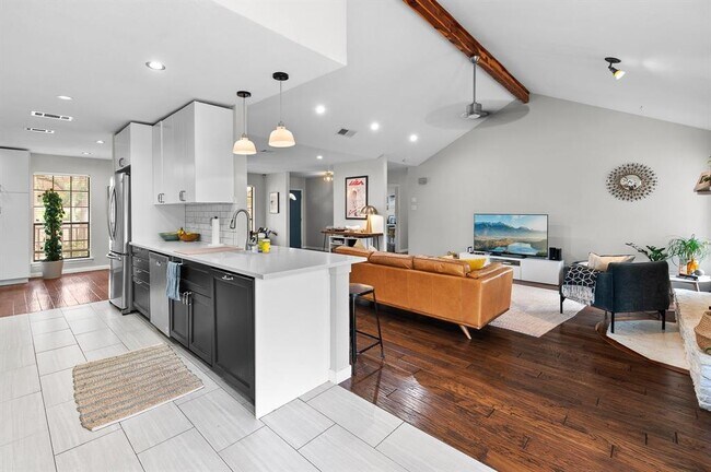 Building Photo - 11006 Yucca Dr