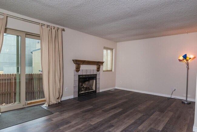 Building Photo - Spacious 3 Bedroom, 3 Bathroom Willowbrook Condo in Gunbarrel