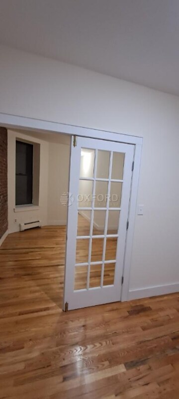 Building Photo - 814 10th Ave