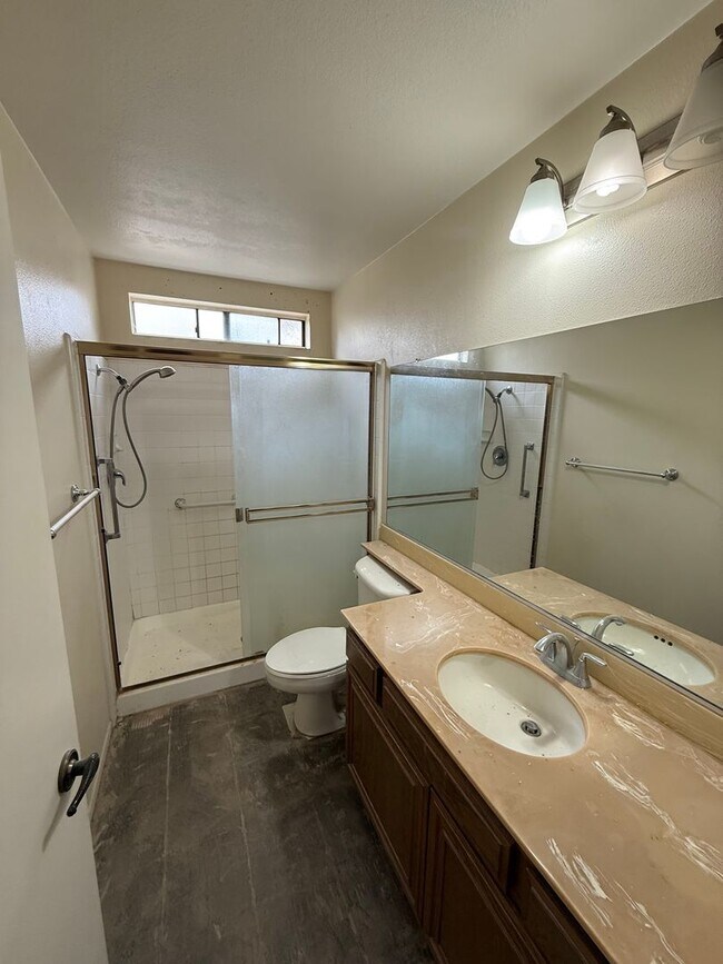 Building Photo - Large Home in Leisure Village - Premier Se...