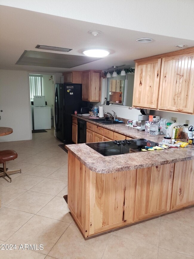 Building Photo - 908 S Ocotillo Dr