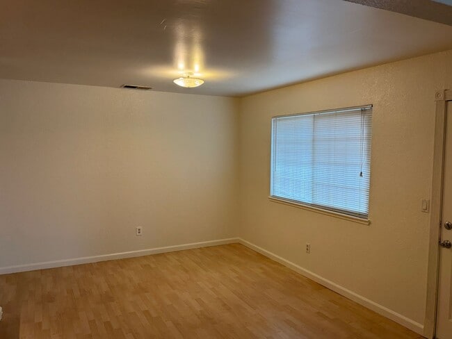 Building Photo - Harrison St Duplex