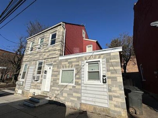 Building Photo - 25 Conestoga St