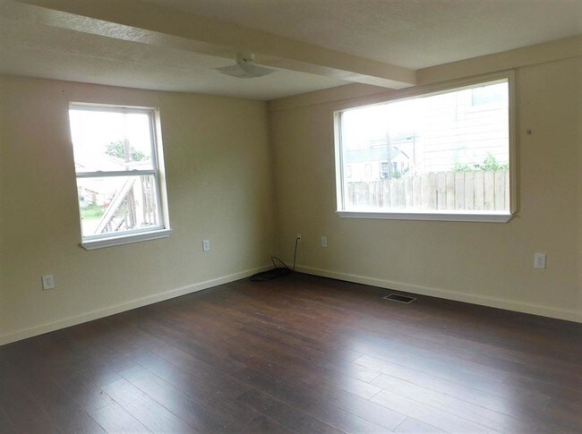 Building Photo - 2117 Grover Ave
