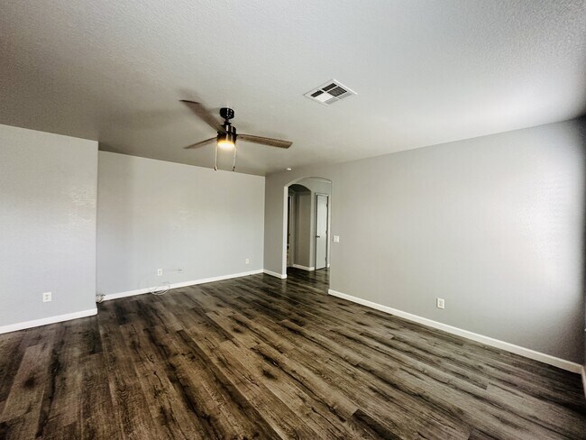 Building Photo - 10911 Vallerosa St