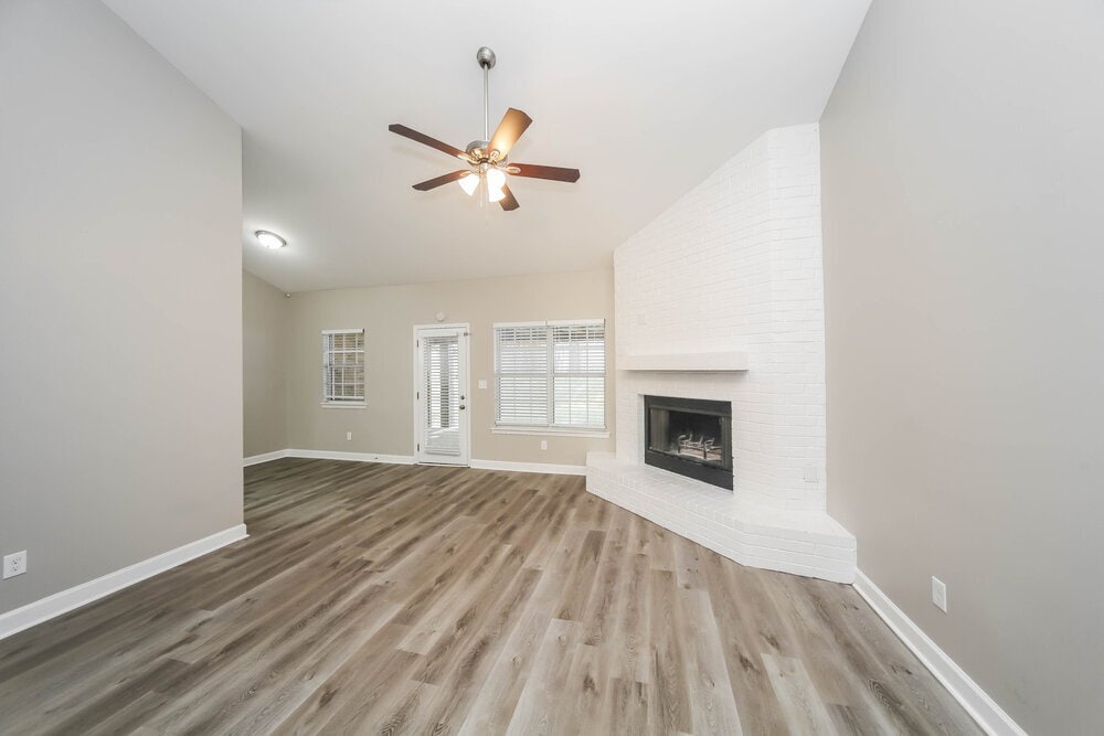 Building Photo - 5985 Eagle Ln