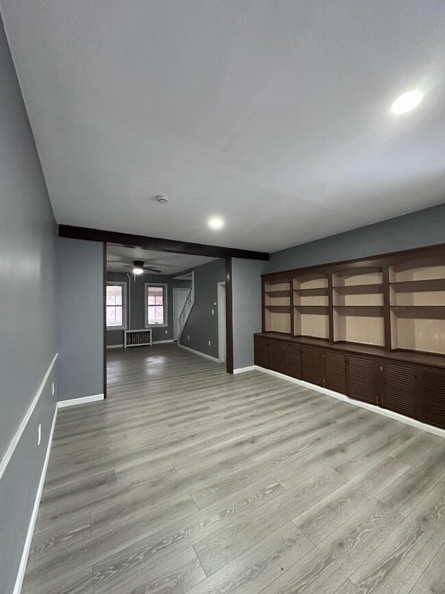 Building Photo - 81 Ashley St