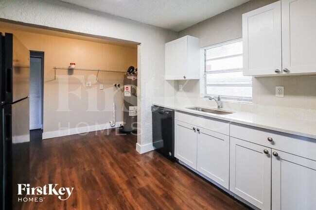 Building Photo - 2121 NW 28th Terrace