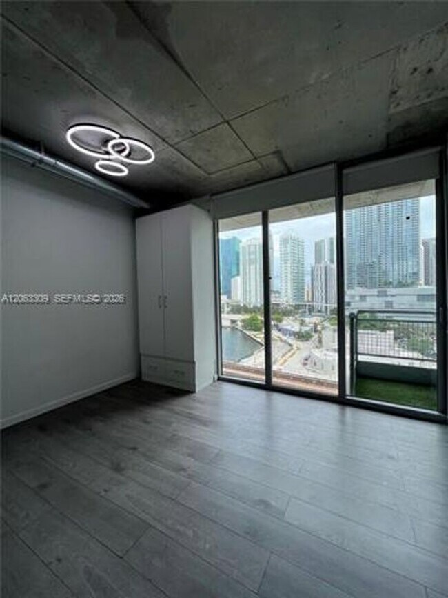 Building Photo - 690 SW 1st Ct