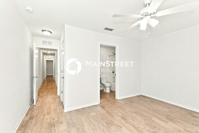 Building Photo - 3 Bedroom Pet-Friendly Home in Jacksonville, FL with Main Street Renewal