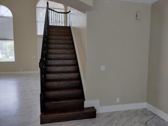 Building Photo - 5671 Sunberry Cir