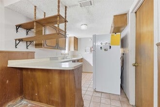 Building Photo - 2320 Meadow Crest