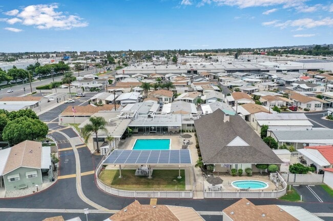 Building Photo - 41 Spruce Via