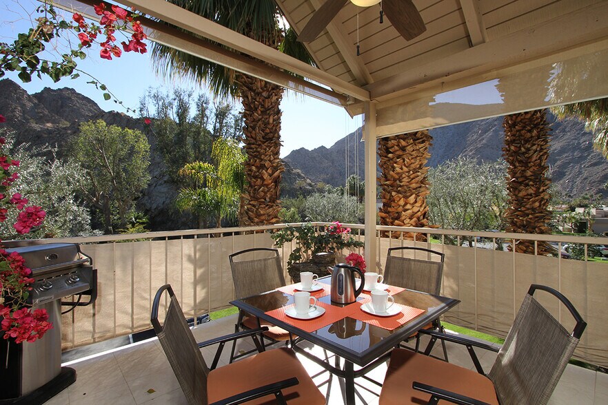 outside dinning for 4 - 78130 Cortez Ln