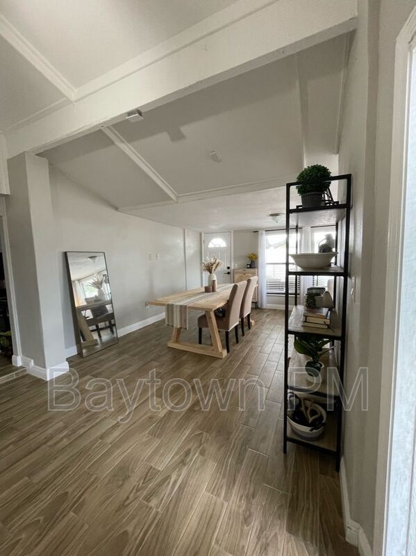 Building Photo - 5108 Ravensdale Way