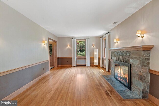 Building Photo - 5109 Fairglen Ln
