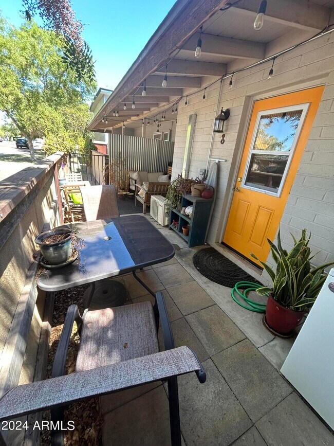 Building Photo - 2103 S Granada Dr
