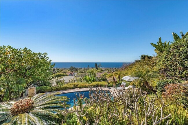 Building Photo - 875 Coast View Dr