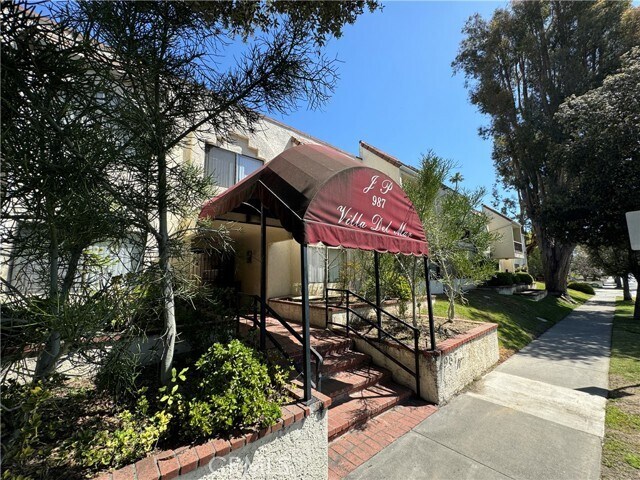 Building Photo - 987 E Del Mar Blvd