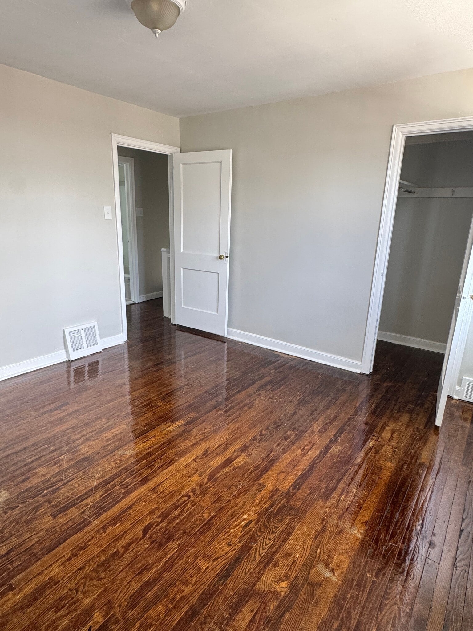Building Photo - 4643 Weymouth St
