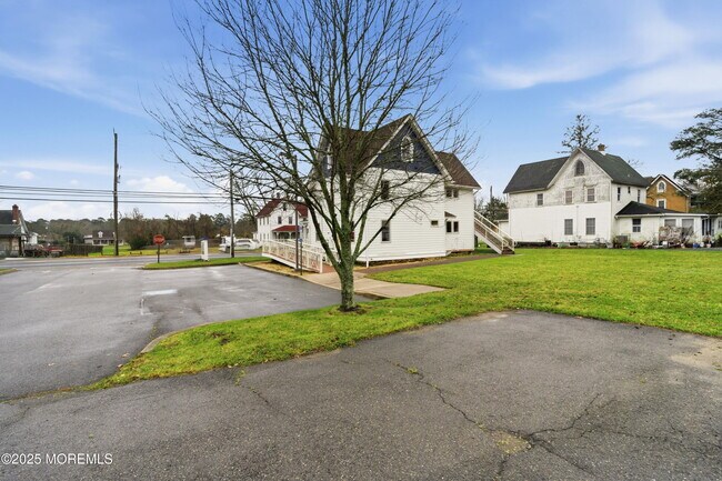 Building Photo - 400 S Main St