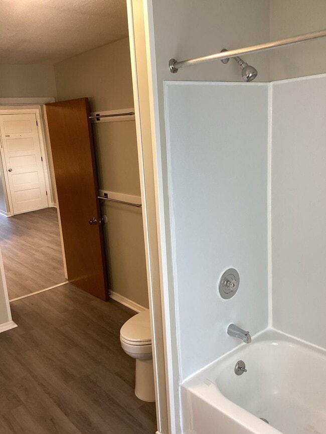 Building Photo - 319 Fairview Ave