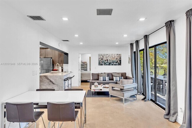 Building Photo - 5602 S Travelers Palm Ln