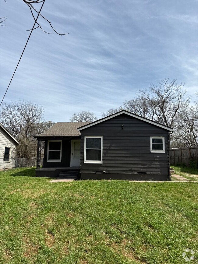 Building Photo - Newly remodeled 2 bedroom and 1 bathroom h...