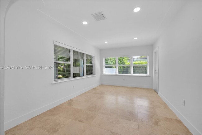 Building Photo - 1540 Sarria Ave