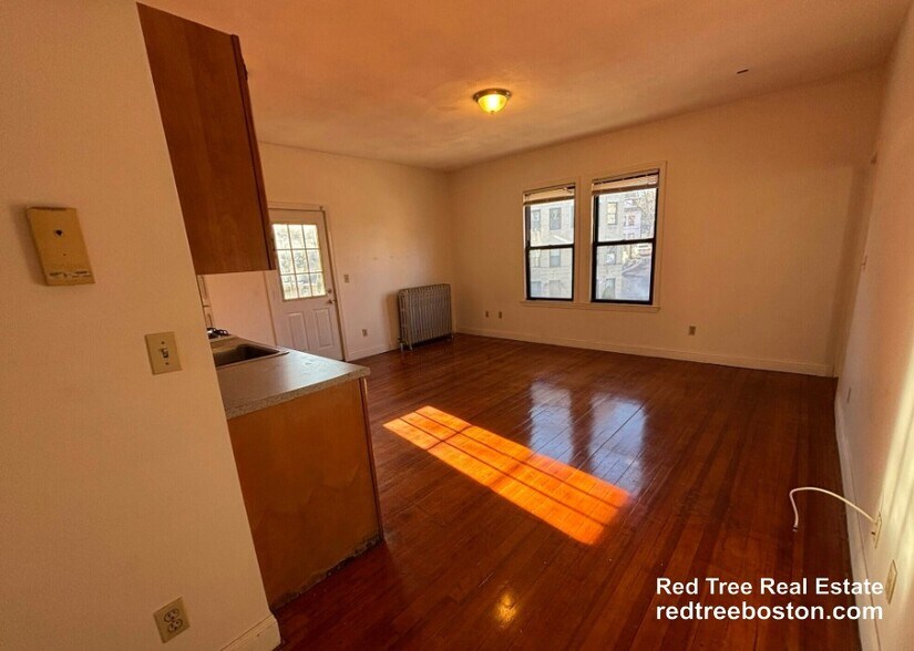 Building Photo - 163 Strathmore Rd