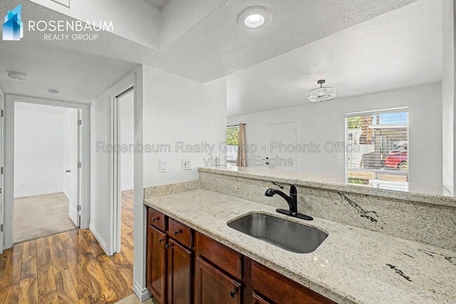 Building Photo - 5135 N 10th St